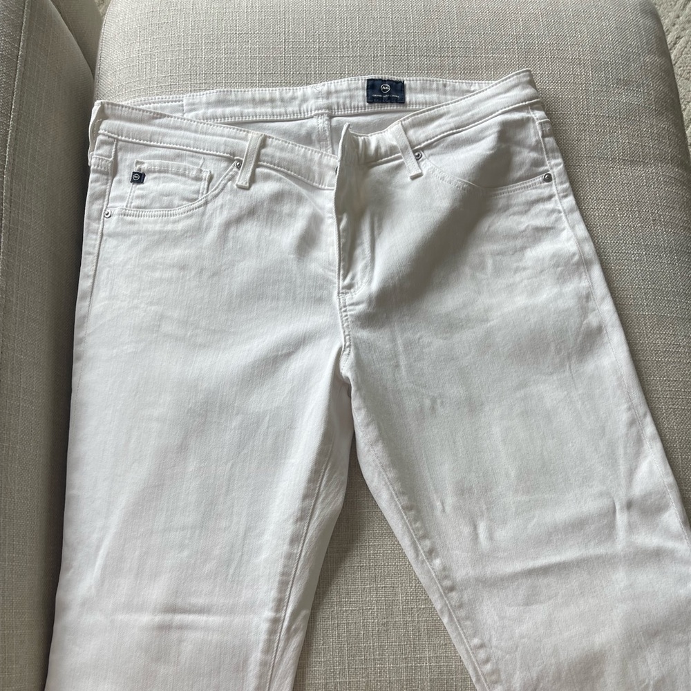 ISO L👀king for AG Adriano White jeans 32
Styles HARPER straight & ANGEL bootcut